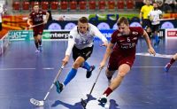 Latvian floorball players hardly beat the Estonians and enter the quarter-finals of the world championship